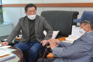 4월6일 6.25참전 유공자회 강릉시지회 회장(정조환) 접견 대표이미지