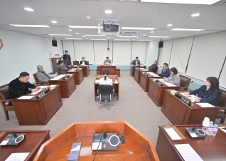 11월25일 제326회 강릉시의회 제2차 정례회 제1차 산업위원회 대표이미지