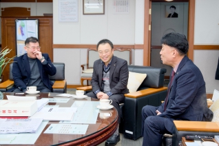 1월12일 접견(시청 농협출장소장 구병준 부임인사) 대표이미지