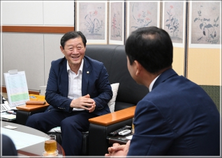 (2018.08.28.) 윤병두 동해해양경찰청장 접견 대표이미지
