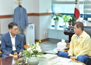 8월18일 동부지방산림청장 접견 대표이미지