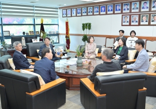 4월30일 결산검사위원 접견 대표이미지