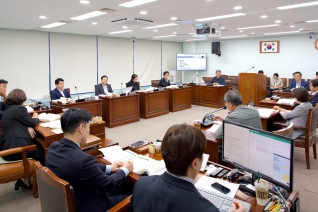9월11일 제332회 강릉시의회 제1차 정례회 산업위원회 행정사무감사(2일차) 대표이미지