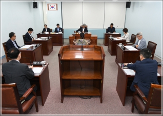 (2018.08.27.) 제268회 강릉시의회 임시회 폐회중 제1차 의회운영위원회 대표이미지