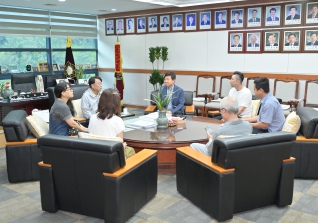 7월3일 도 소상공인연합회장, 솔올 상인회장 접견 대표이미지