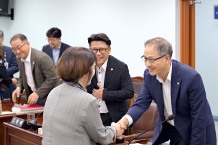 9월15일 제332회 강릉시의회 제1차 정례회 행정위원회 행정사무감사(4일차) 대표이미지