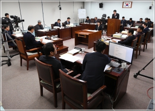 (2018.12.03.) 제272회 강릉시의회 제2차 정례회 산업위원회 -2019년도 당초예산안 대표이미지