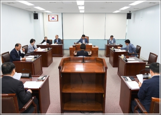 (2018.06.15.) 제265회 강릉시의회 임시회 폐회중 제1차 의회운영위원회 대표이미지