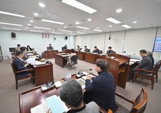 12월16일 제318회 강릉시의회 제2차 정례회 제8차 행정위원회 대표이미지