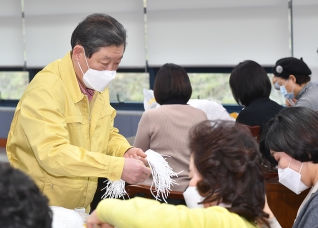 강릉시여성단체협의회 마스크제작 격려 대표이미지