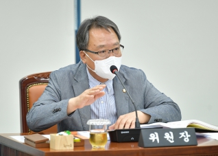 9월15일 제303회 강릉시의회 제1차 정례회 산업위원회 행정사무감사 3일차 대표이미지