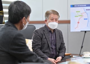 1월4일 신임 강릉시선거관리위원회 사무국장 접견 대표이미지