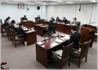 (2018.12.17.) 제272회 강릉시의회 제2차 정례회 행정위원회 대표이미지