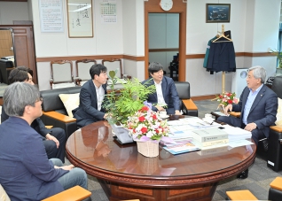 5월8일 KBS강릉방송국장 접견 대표이미지