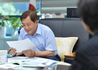 9월7일 제52회 강릉예술축전 축하인사말 촬영 대표이미지