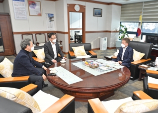 12월29일 신임 롯데칠성음료(주) 강릉공장장 접견 대표이미지