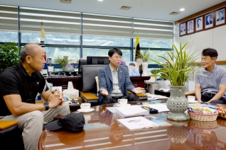 8월11일 접견(강릉시축산단체협의회 회장 및 사무장) 대표이미지