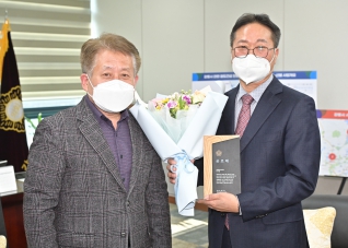 12월23일 의회운영전문위원 공로패 전달식 대표이미지