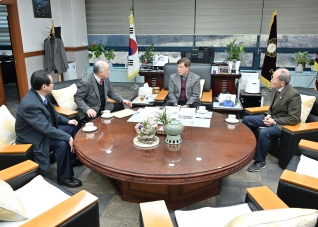 2월13일 성균관유도회 전교 접견 대표이미지
