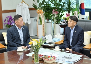 7월12일 철원군의회 의장 접견 대표이미지