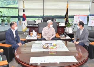 6월23일 신임 미래인재육성재단 이사장 접견 대표이미지