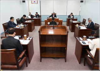 (2018.11.30.) 제272회 강릉시의회 제2차 정례회 제1차 의회운영위원회 대표이미지