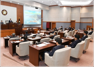 (2018.07.03.) 제267회 강릉시의회 임시회 제2차 본회의 대표이미지