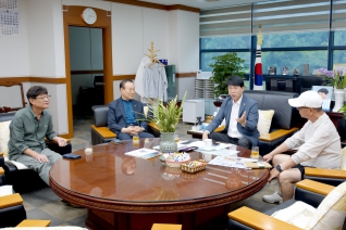 8월12일 접견(강릉시상인회 강무성회장외 2명) 대표이미지