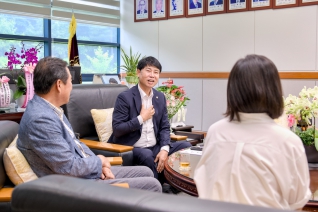 7월3일 접견(율곡국학진흥원 박원재 원장) 대표이미지
