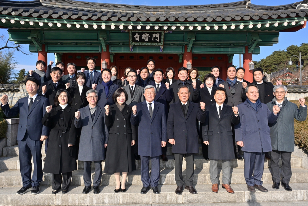 강릉시의회, 신년참배로 2024년 의정활동 시작 이미지(5)