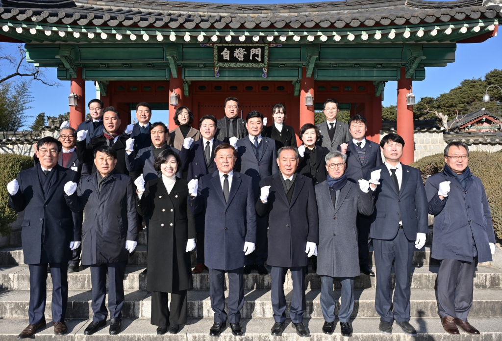 강릉시의회, 신년참배로 2023년 의정활동 시작 이미지(2)