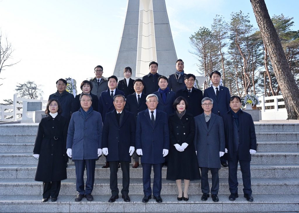 강릉시의회, 신년참배로 2024년 의정활동 시작 이미지(3)