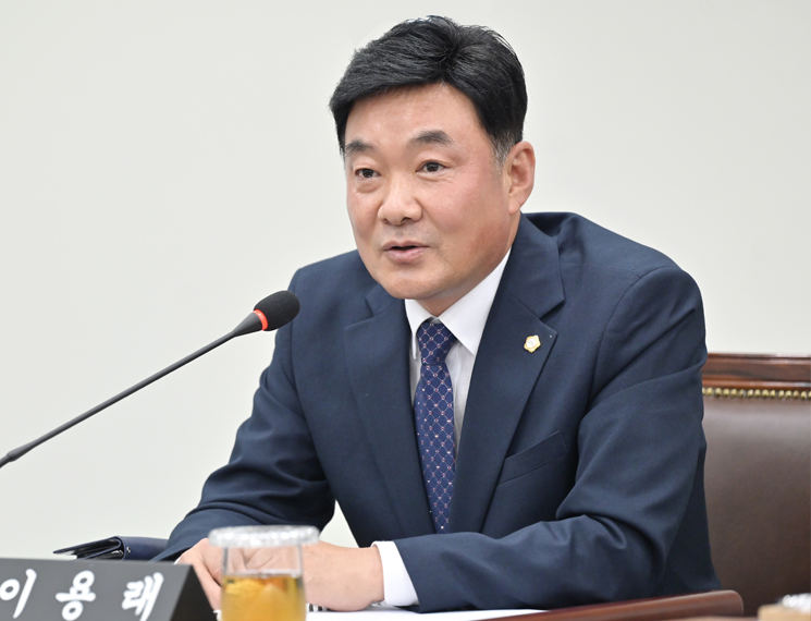 이용래 산업위원회 위원장 사진