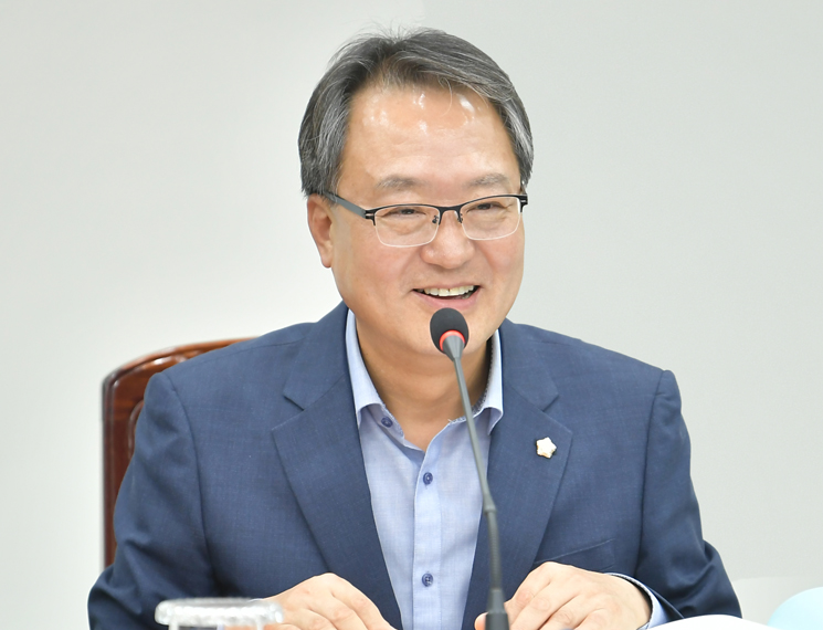 김용남 산업위원회 위원장 사진